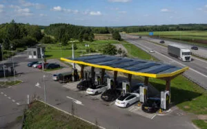 Slut med ladefrygt på bilferien: EU sikrer hurtigladere for hver 60 kilometer