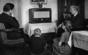 Radioavisen fylder 100 år: Sådan overlever den strømsvigt og internetnedbrud